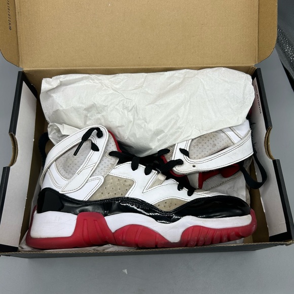 NIB Nike GS Jumpman Two Trey BLACK/UNIVERSITY RED/BLACK/WHITE DQ8431 106 - Picture 2 of 8